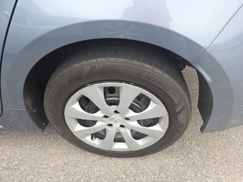 Used 2022 Toyota Corolla LE FWD image 5