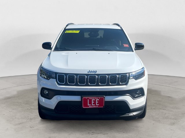 Used 2024 Jeep Compass Latitude AWD/4WD image 8