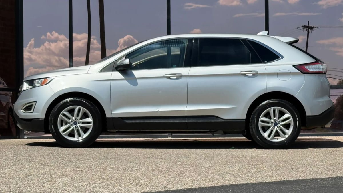 Used 2017 Ford Edge SEL w/ Equipment Group 201A FWD image 5