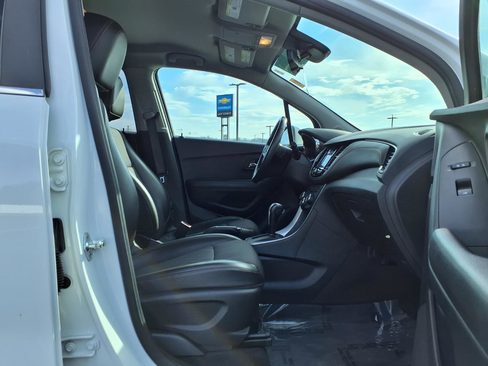 Used 2020 Chevrolet Trax LT w/ LT Convenience Package image 20