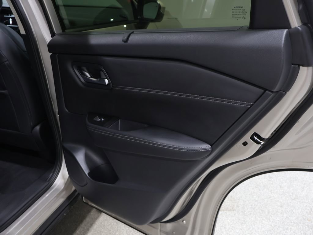 Used 2025 Nissan Rogue SL w/ SL Premium Package image 25