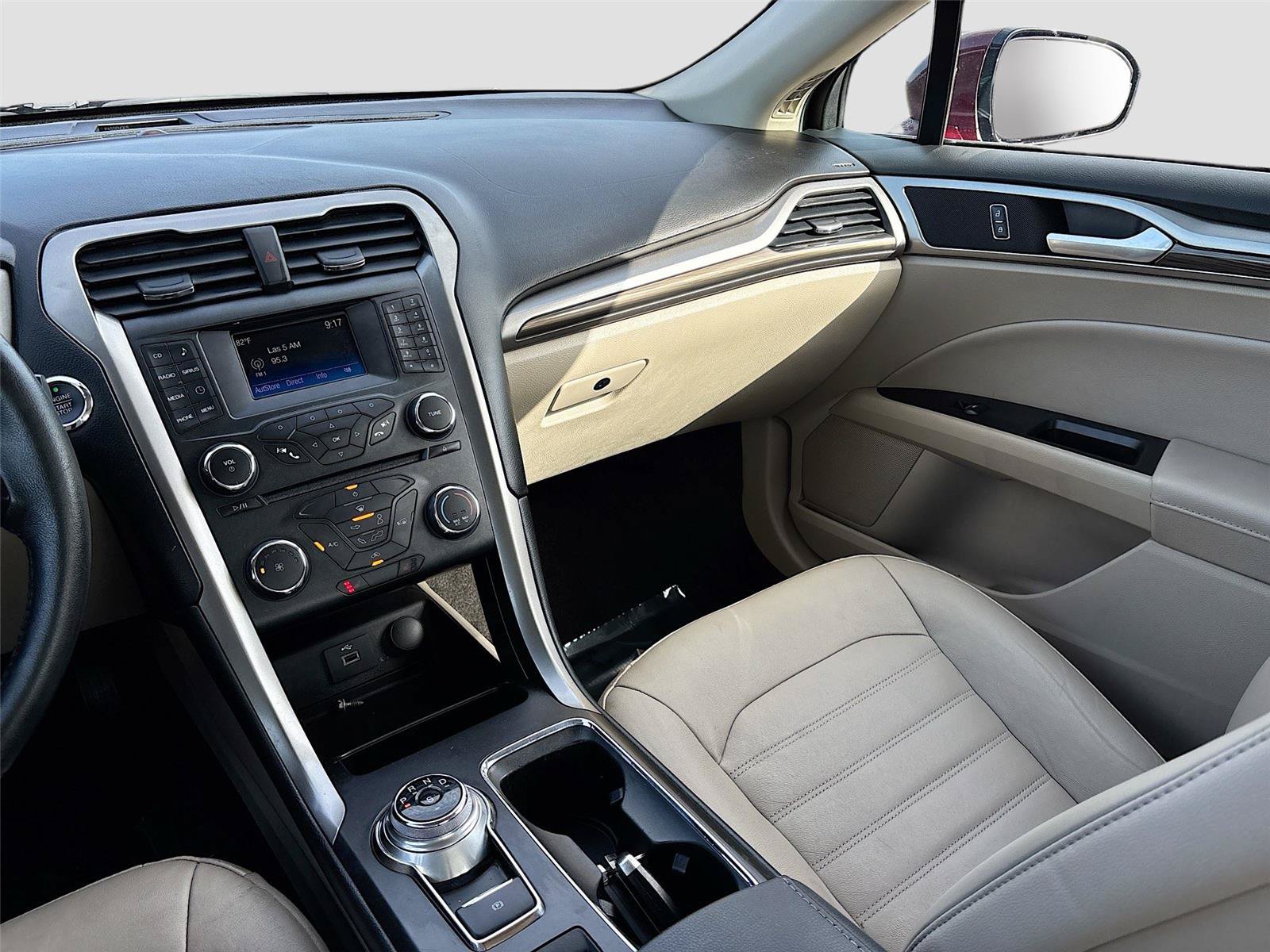 Used 2017 Ford Fusion SE FWD image 23