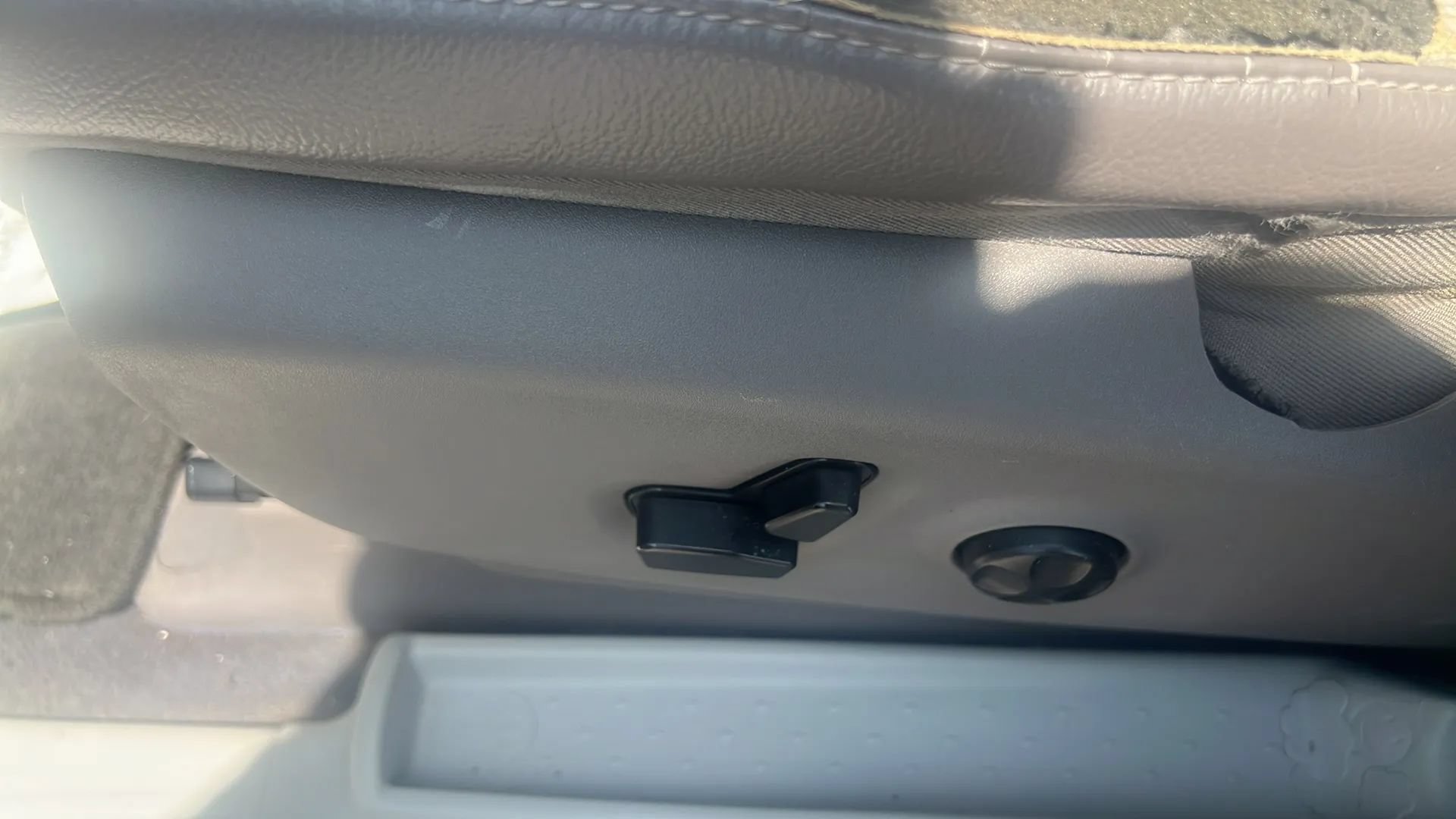 Used 2018 Chrysler Pacifica Touring-L Plus FWD image 21