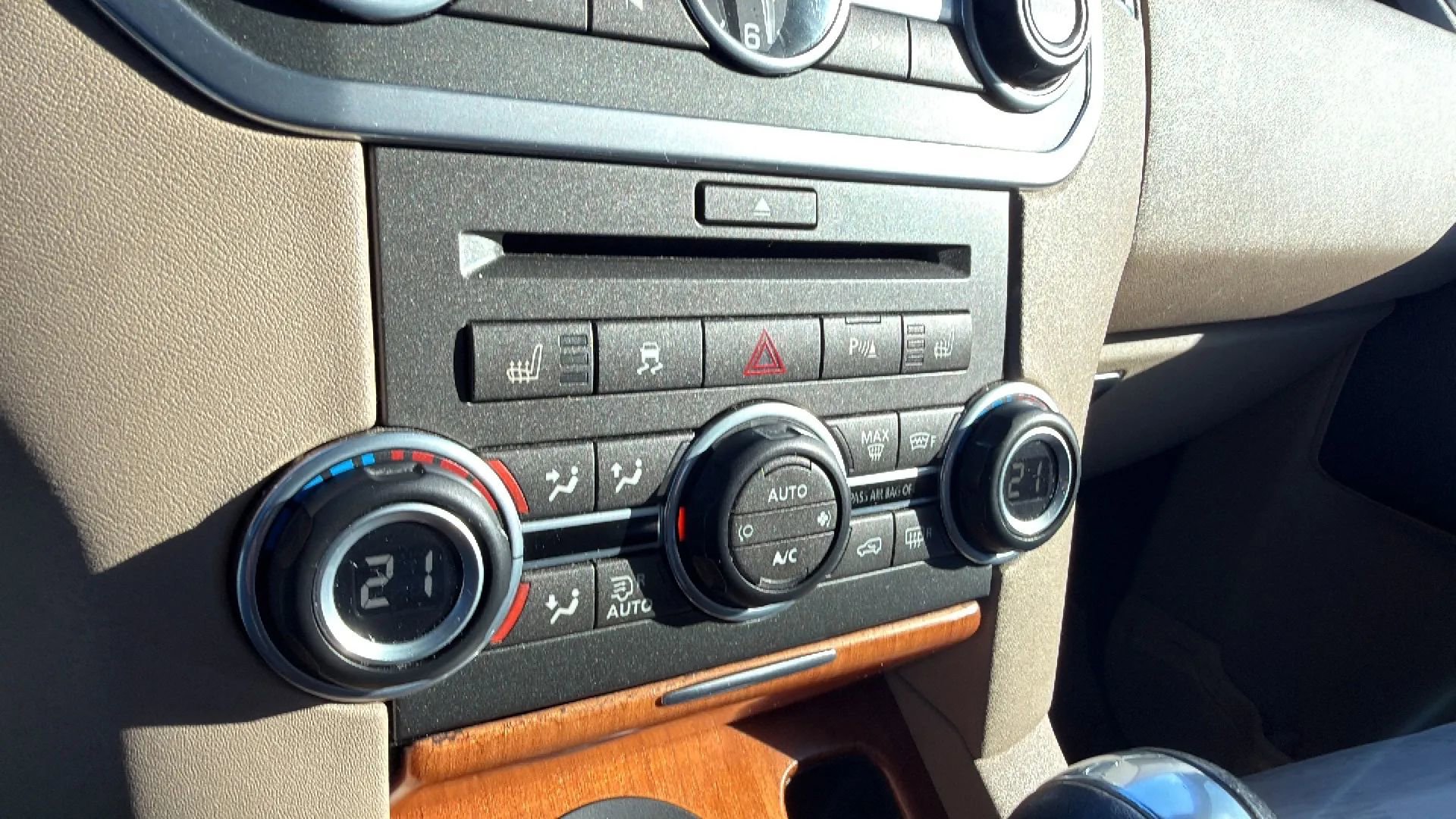 Used 2010 Land Rover LR4 HSE LUX image 28