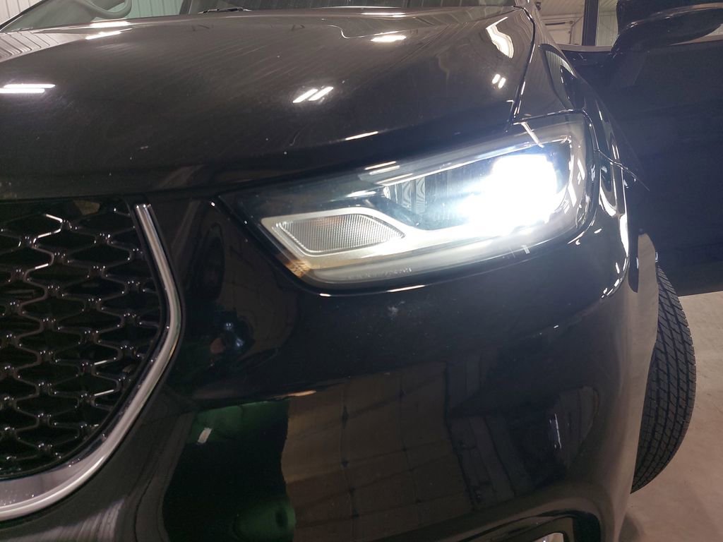 Used 2024 Chrysler Pacifica Touring-L image 30