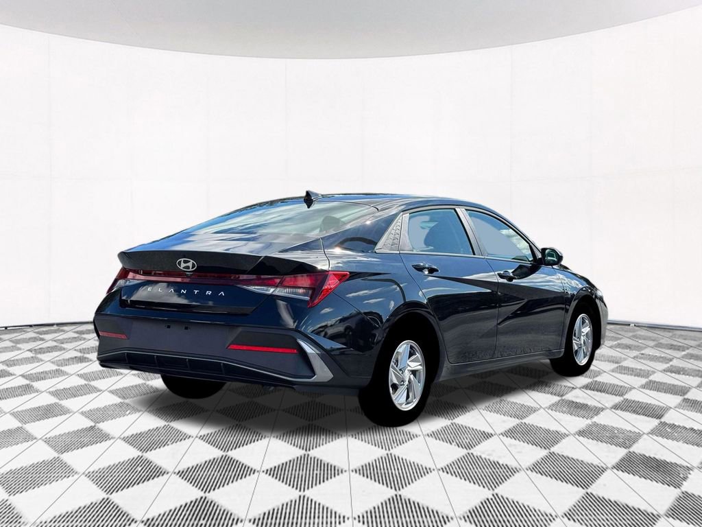 New 2026 Hyundai Elantra SE image 11