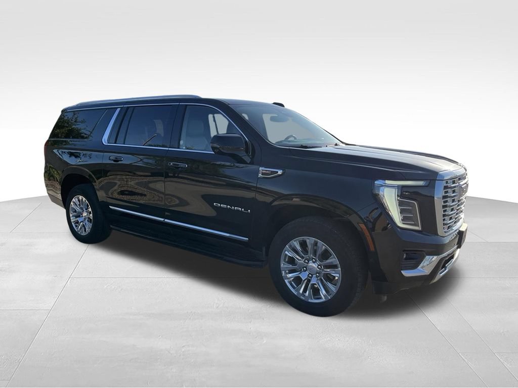 Used 2025 GMC Yukon XL Denali AWD/4WD image 4