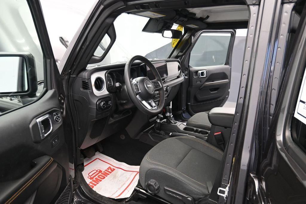 Used 2025 Jeep Wrangler Sahara AWD/4WD image 13