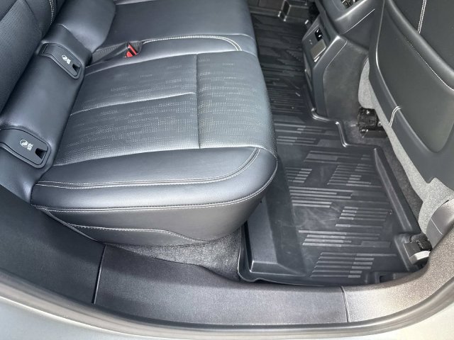 Certified 2025 Cadillac Optiq Sport 2 w/ LPO, Floor Liner Package AWD/4WD image 22
