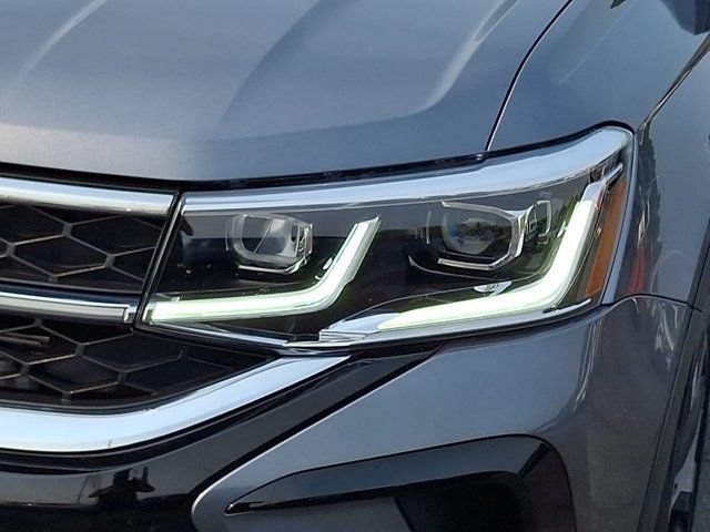 Certified 2022 Volkswagen Taos SEL AWD/4WD image 12