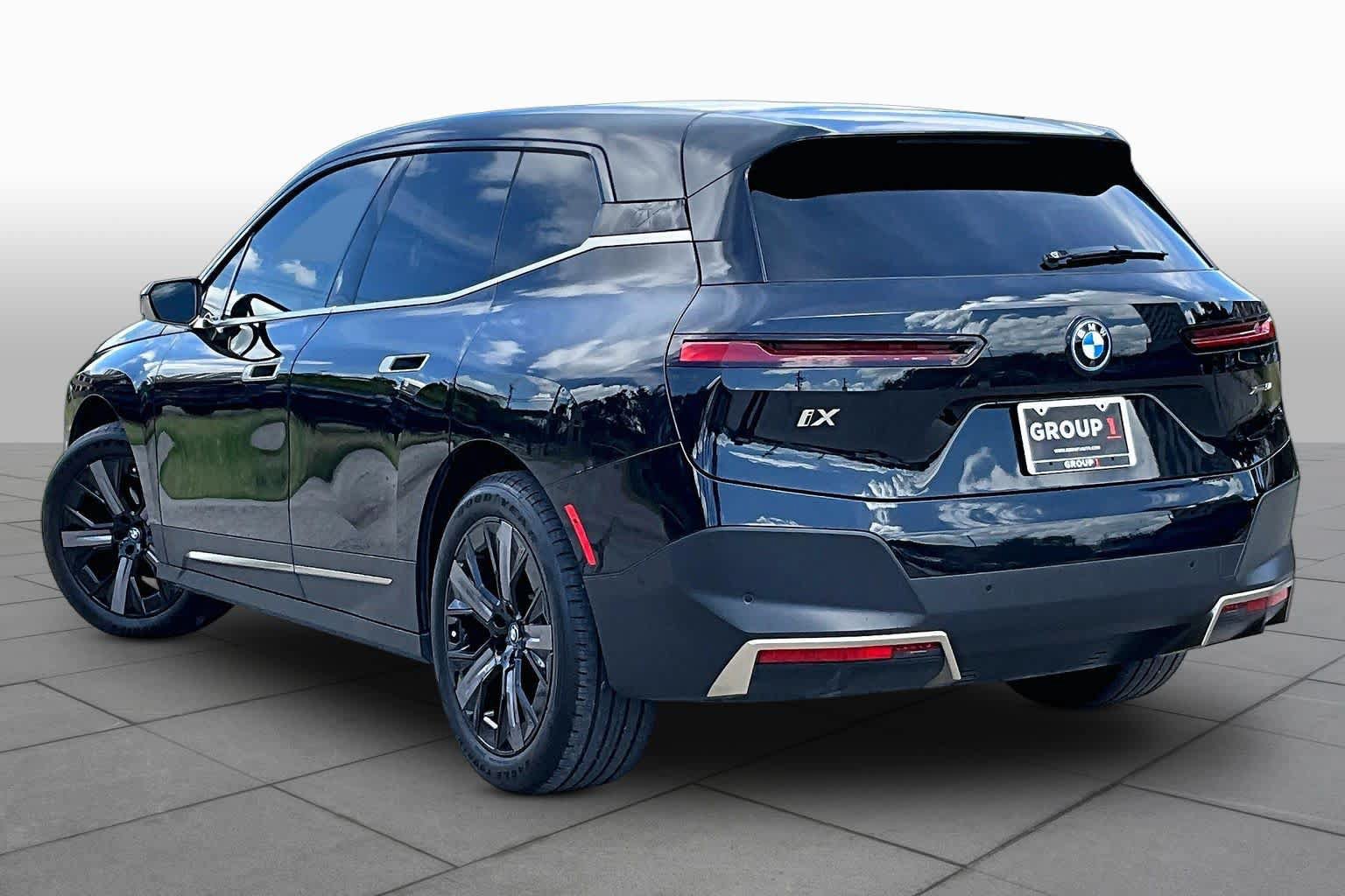 Used 2024 BMW iX xDrive50 w/ Premium Package AWD/4WD image 11