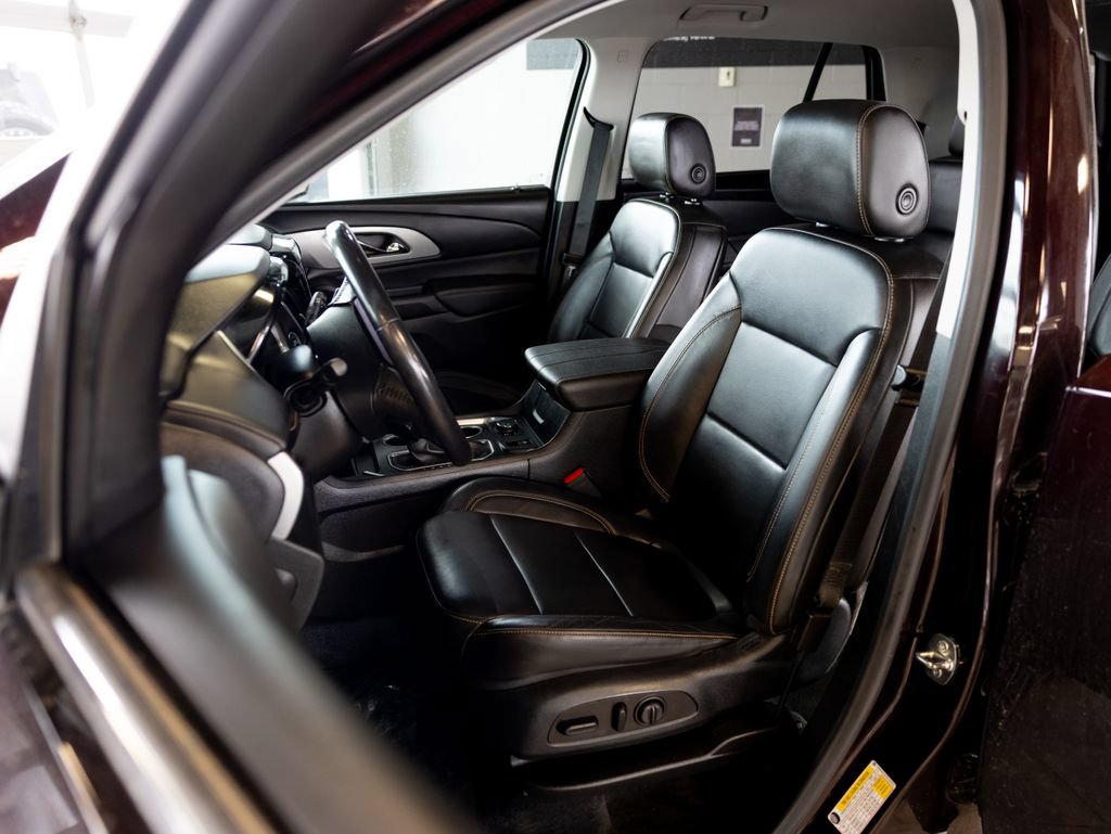 Used 2021 Chevrolet Traverse LT FWD image 9