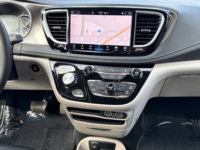 Used 2024 Chrysler Pacifica Limited FWD image 10