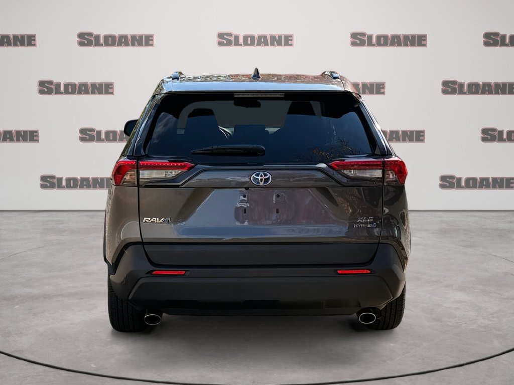 Used 2022 Toyota RAV4 XLE w/ Convenience Package AWD/4WD image 4