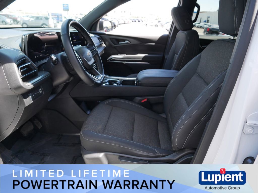 Used 2024 Chevrolet Traverse LS AWD/4WD image 15