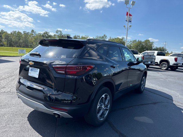 Used 2025 Chevrolet Blazer LT w/ Convenience Package FWD image 3
