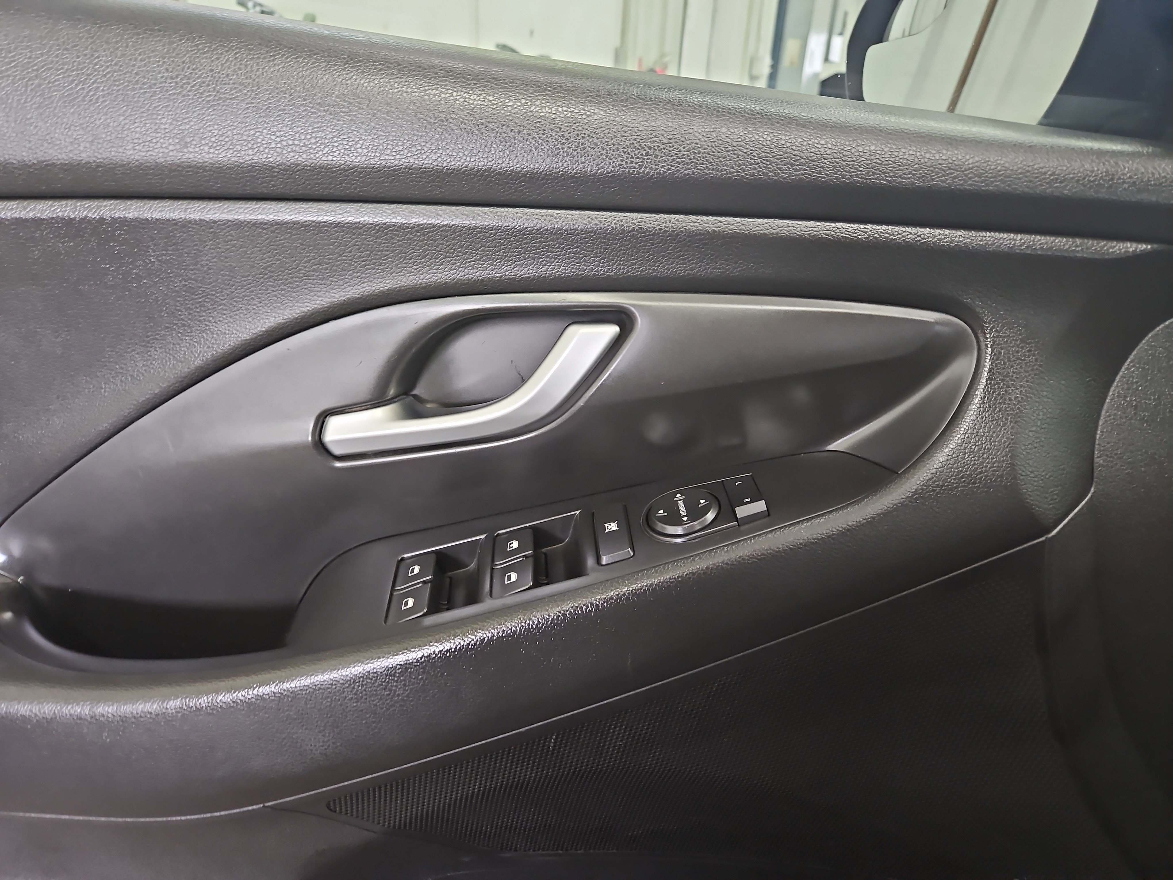 Used 2019 Hyundai Elantra GT image 7