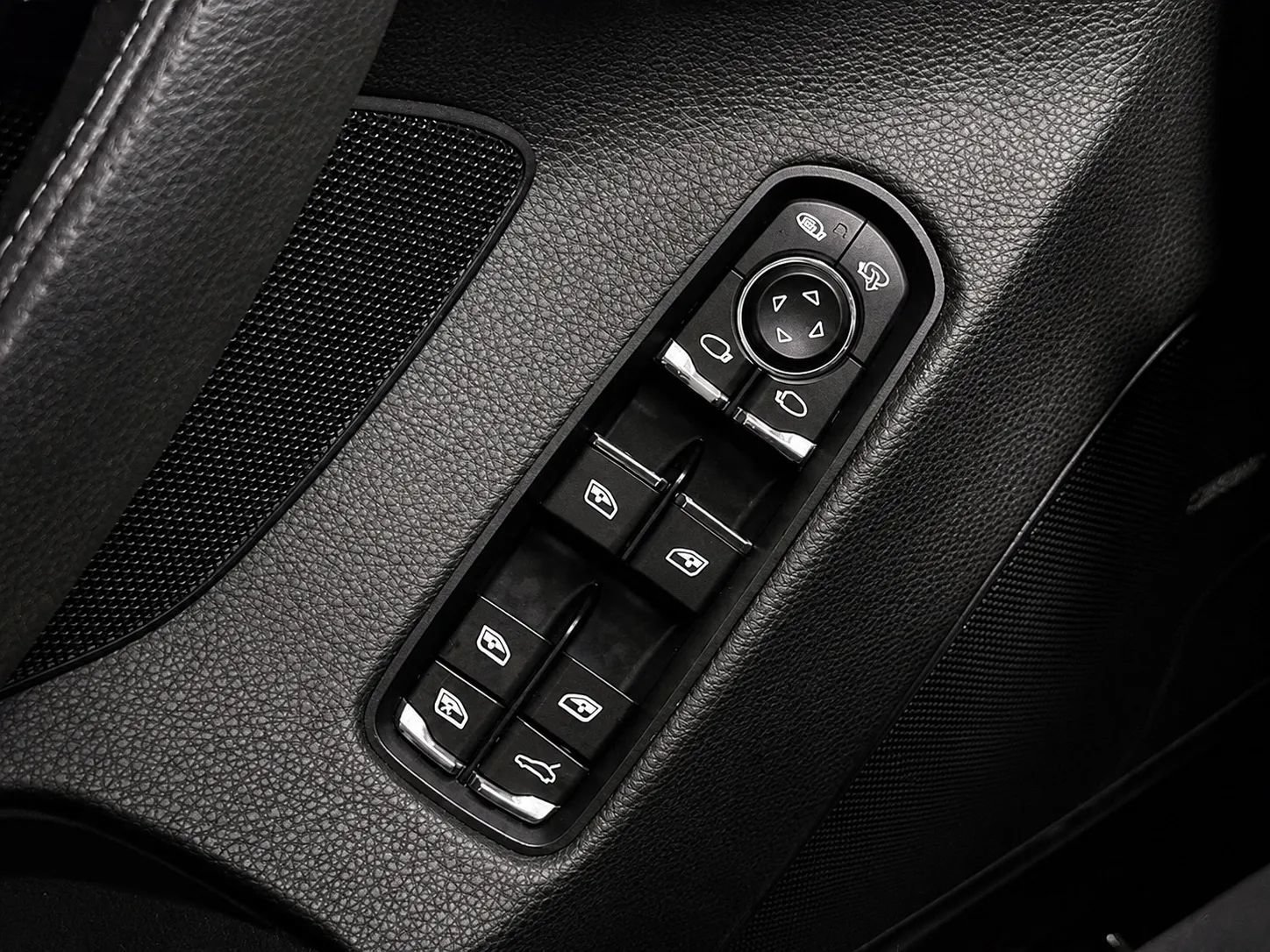 Used 2014 Porsche Panamera S RWD image 33