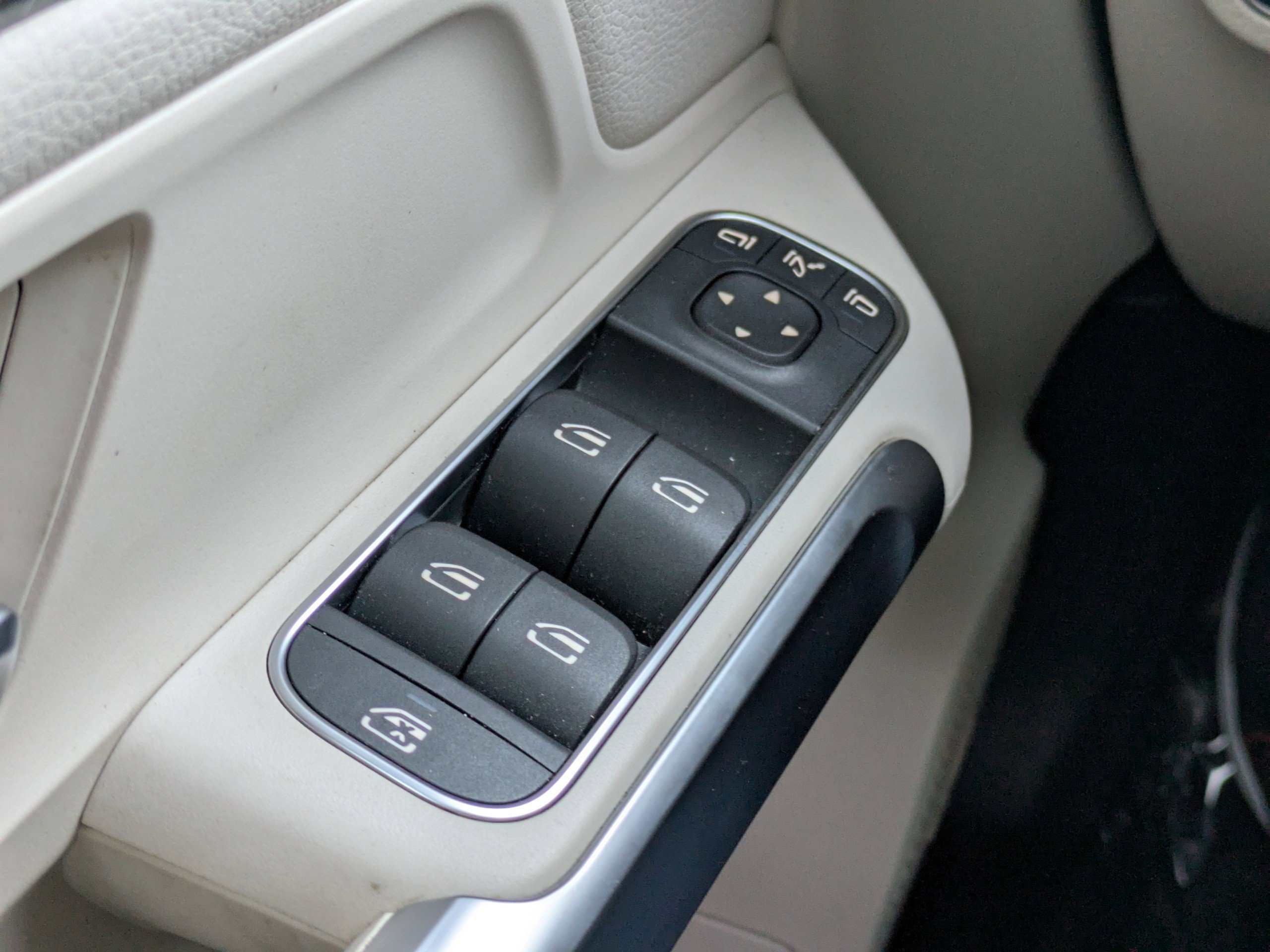 Certified 2023 Mercedes-Benz EQB 300 4MATIC image 25