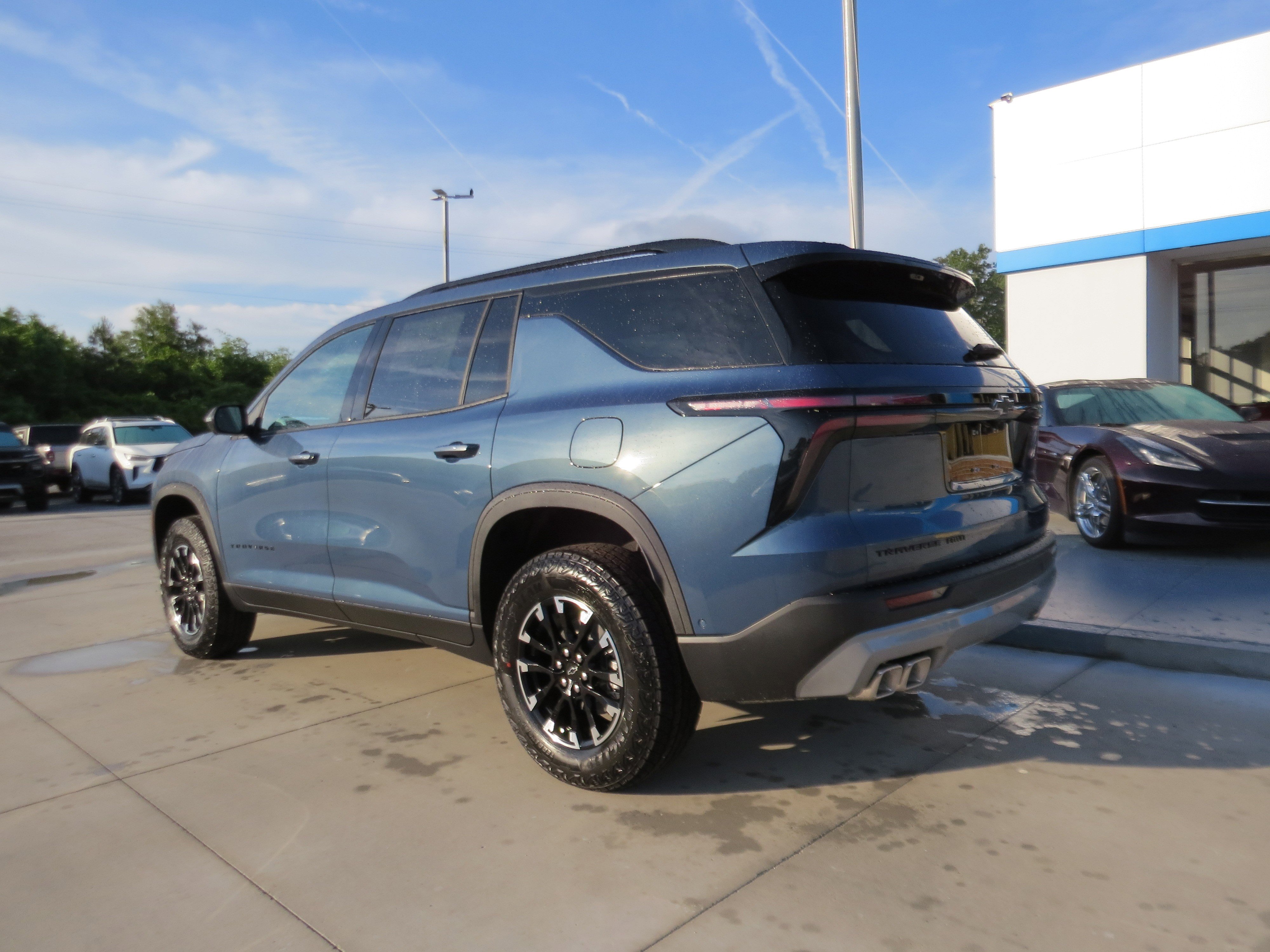 New 2026 Chevrolet Traverse Z71 w/ Enhanced Driving Package AWD/4WD image 3