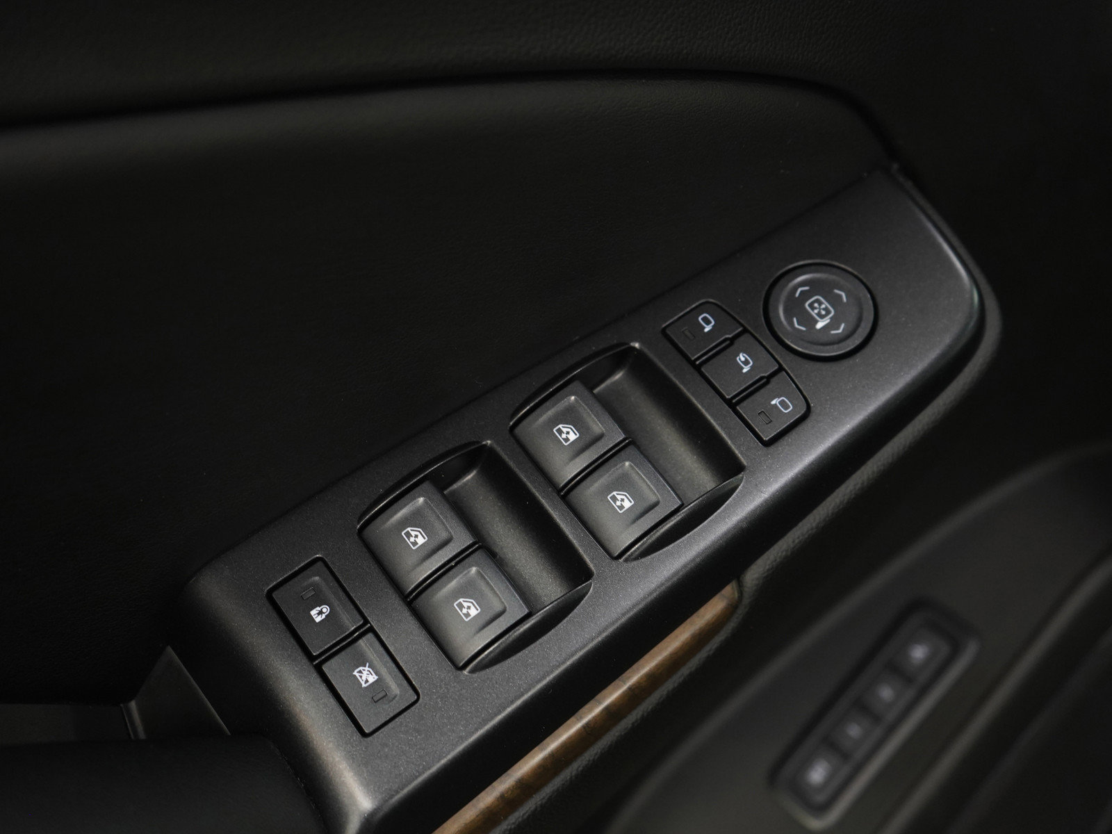 Used 2018 GMC Yukon XL Denali w/ Open Road Package image 24