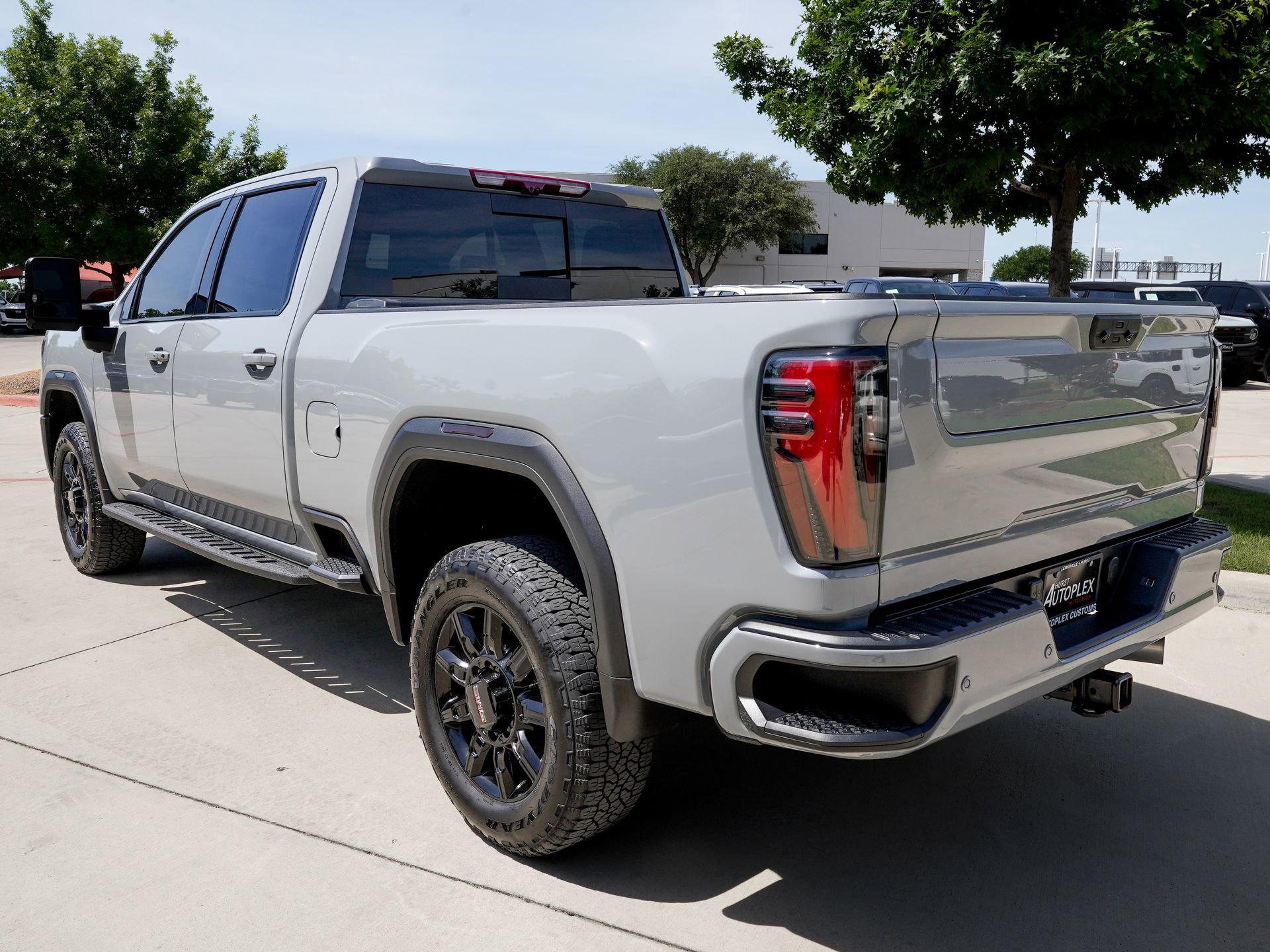 Used 2024 GMC Sierra 2500 AT4 w/ AT4 Premium Plus Package AWD/4WD image 5