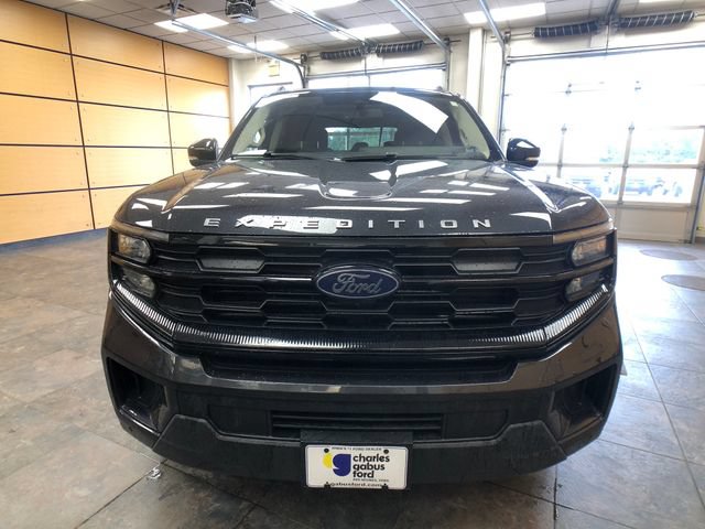 Used 2025 Ford Expedition Active AWD/4WD image 2