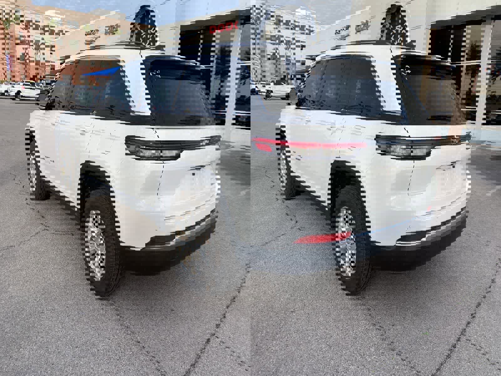 Used 2023 Jeep Grand Cherokee Limited image 8