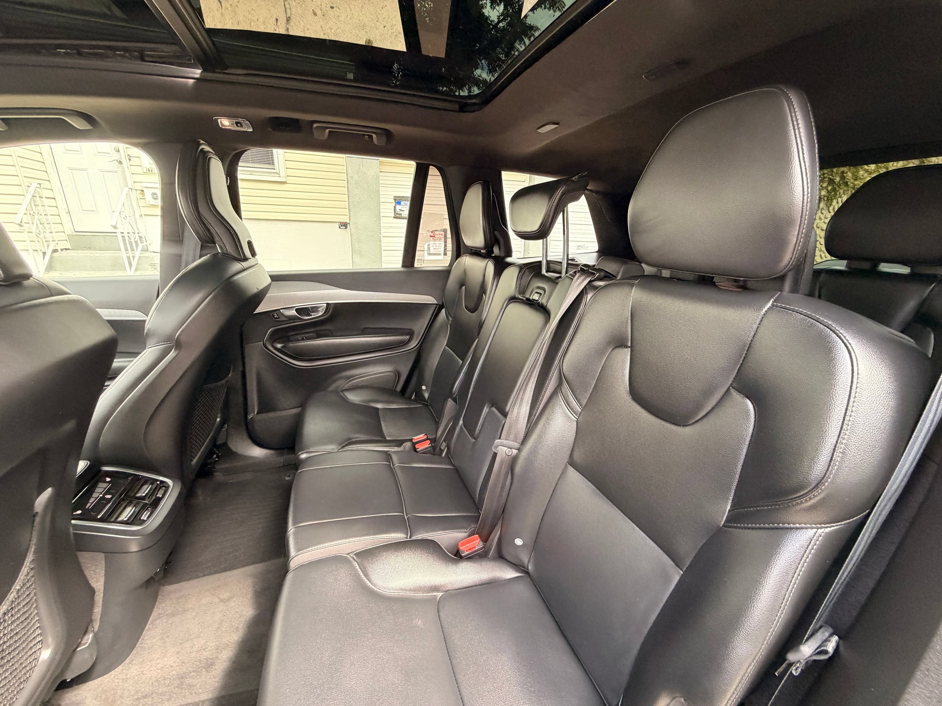 Used 2022 Volvo XC90 T5 Momentum w/ Climate Package AWD/4WD image 19