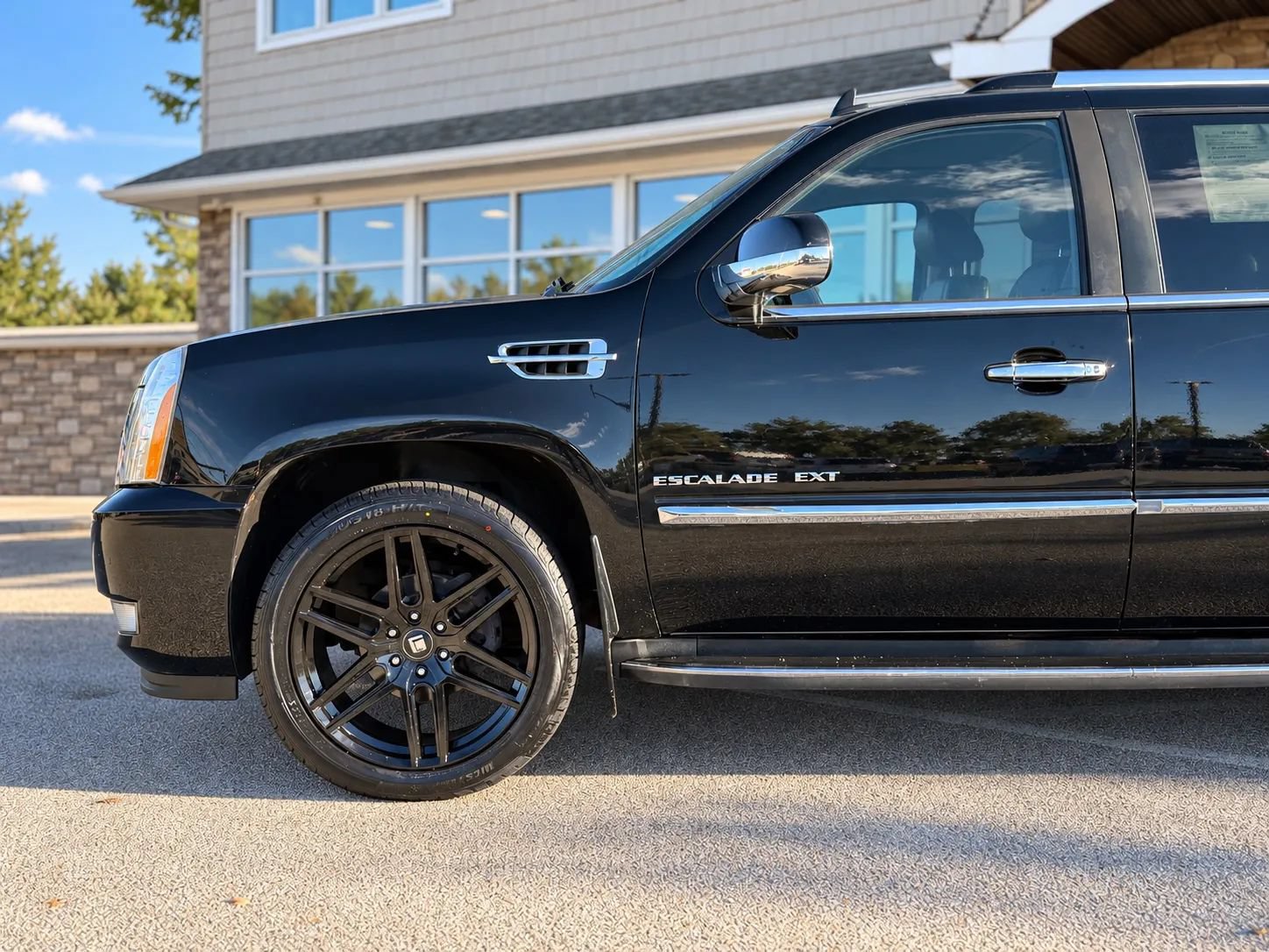 Used 2011 Cadillac Escalade EXT Luxury AWD/4WD image 10