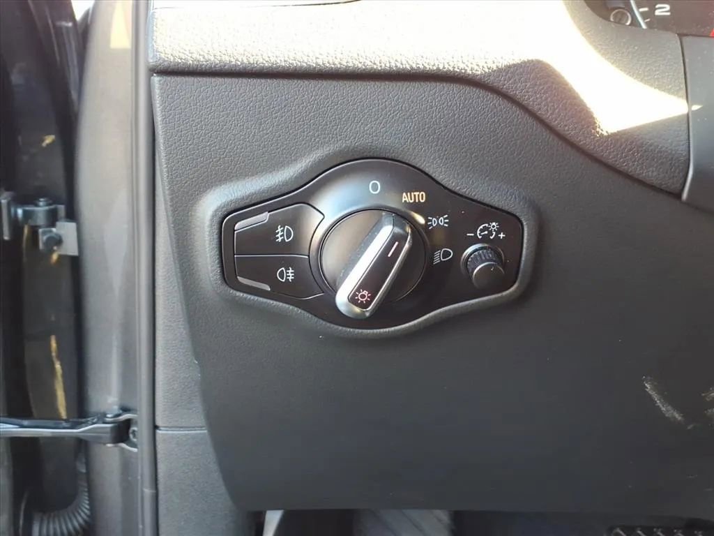 Used 2016 Audi Q5 2.0T Premium Plus w/ Technology Package image 29