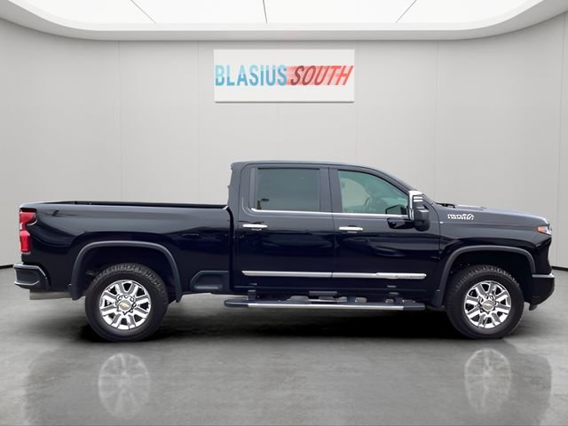 Used 2024 Chevrolet Silverado 2500 High Country AWD/4WD image 2