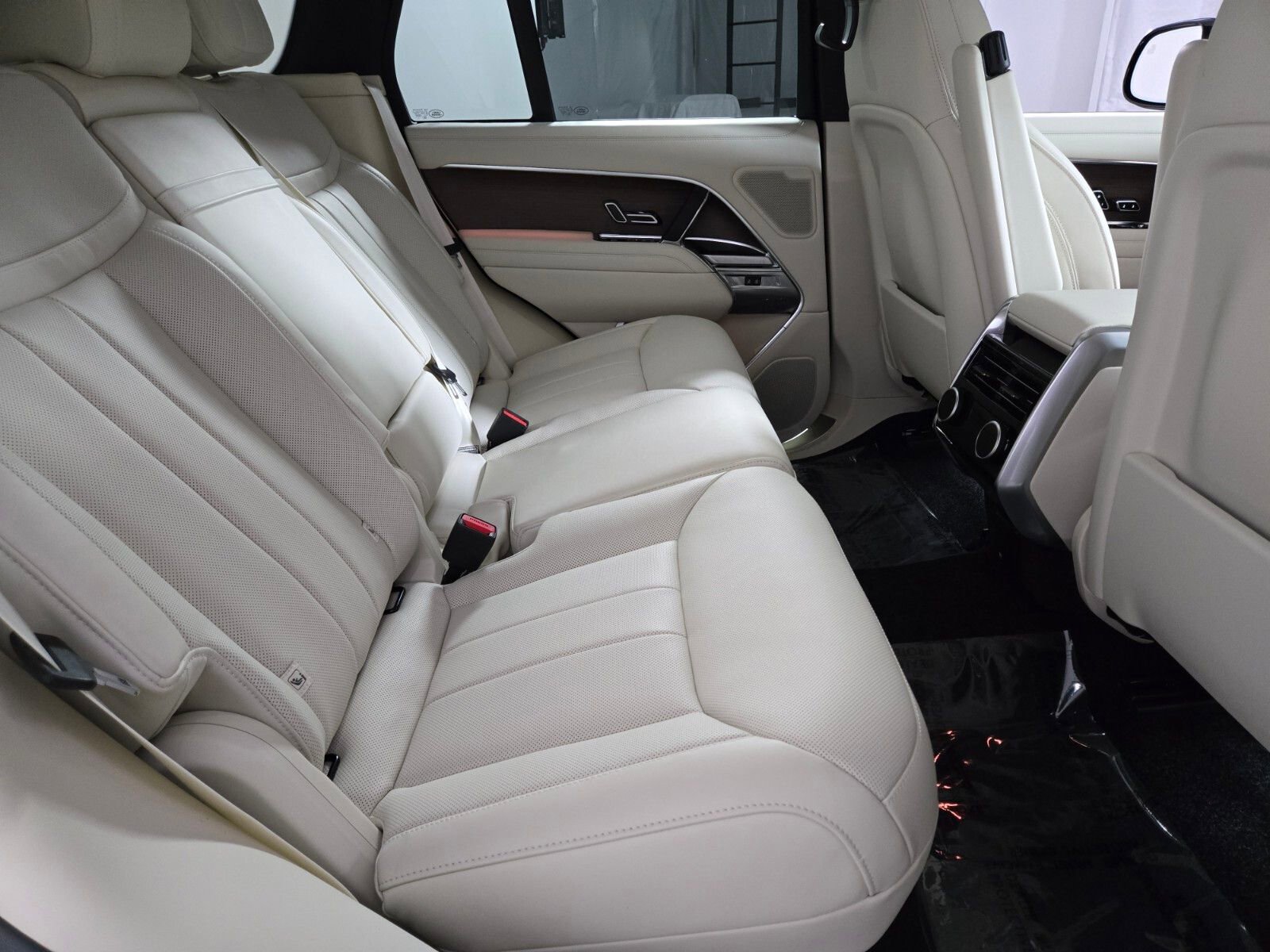 New 2026 Land Rover Range Rover SE image 18