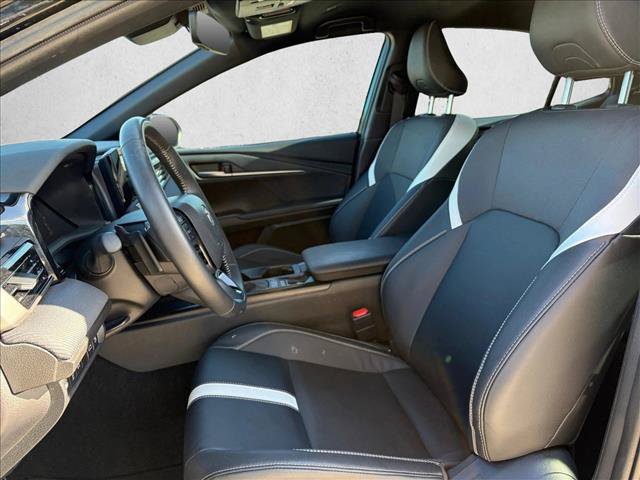 Used 2026 Toyota Camry SE w/ Convenience Package FWD image 14