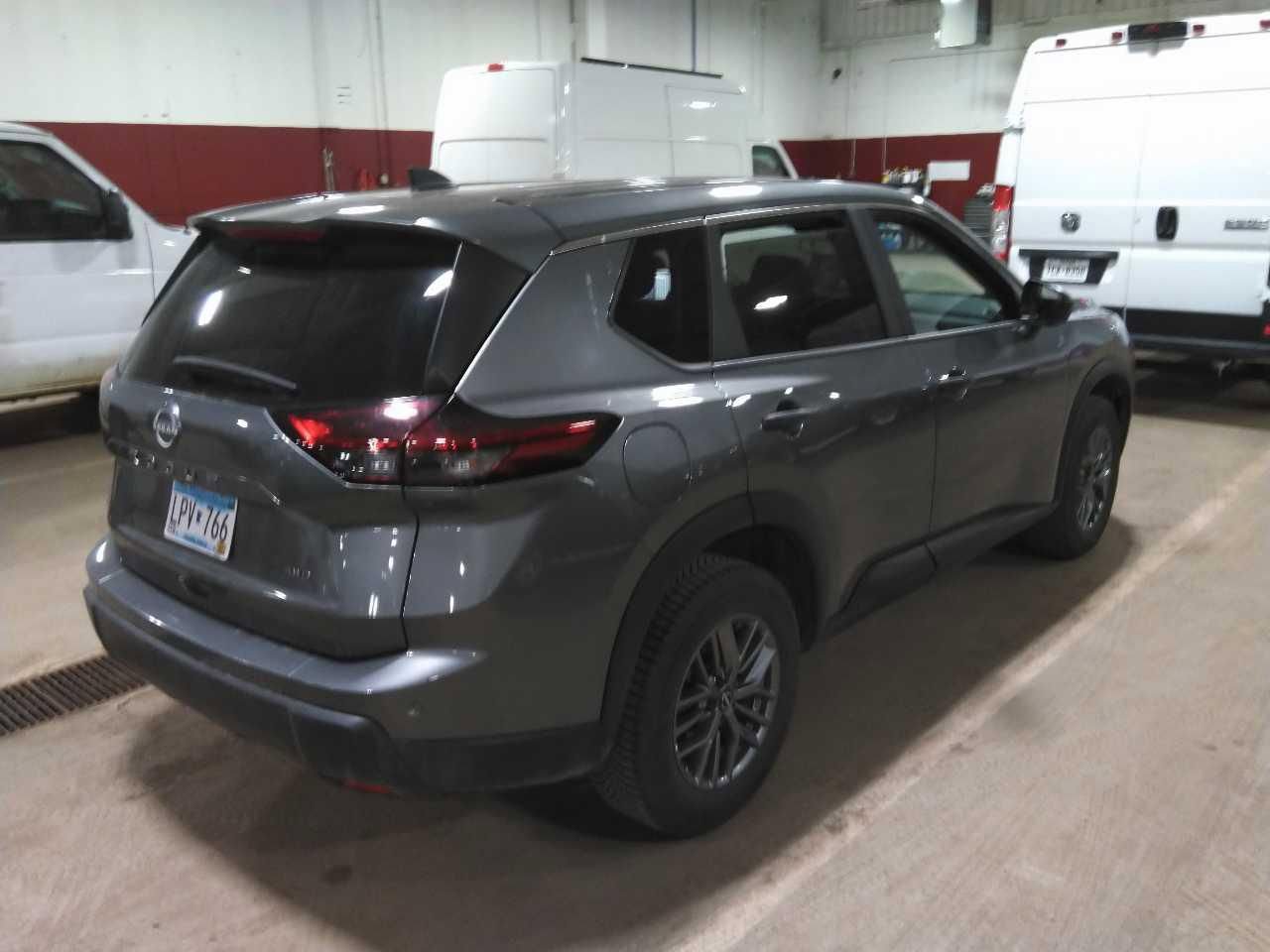 Used 2024 Nissan Rogue S AWD/4WD image 4