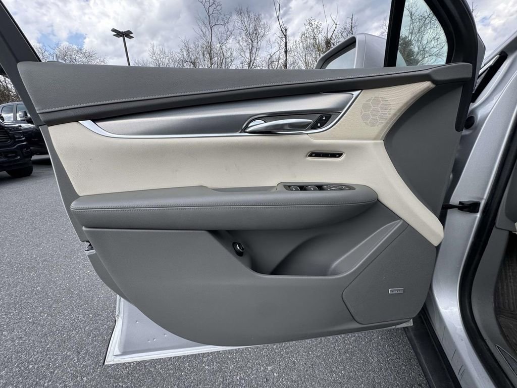 Used 2017 Cadillac XT5 Premium Luxury FWD image 29