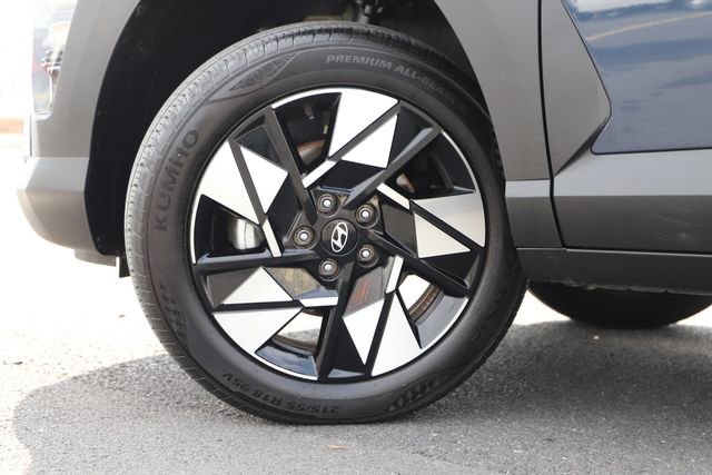 Used 2025 Hyundai Kona SEL image 2