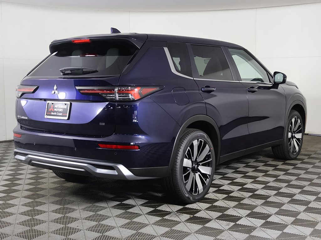 New 2025 Mitsubishi Outlander SE image 12