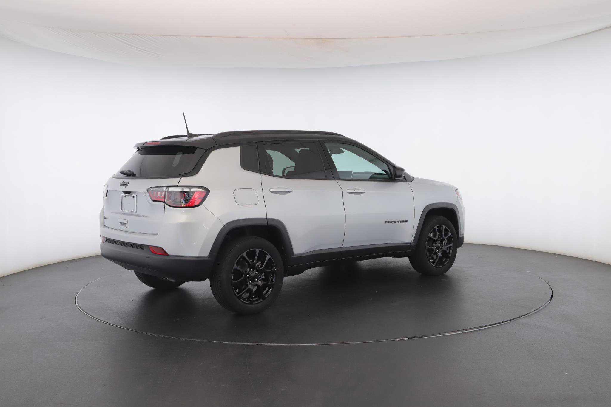 Used 2024 Jeep Compass Latitude w/ Sun and Sound Group AWD/4WD image 30