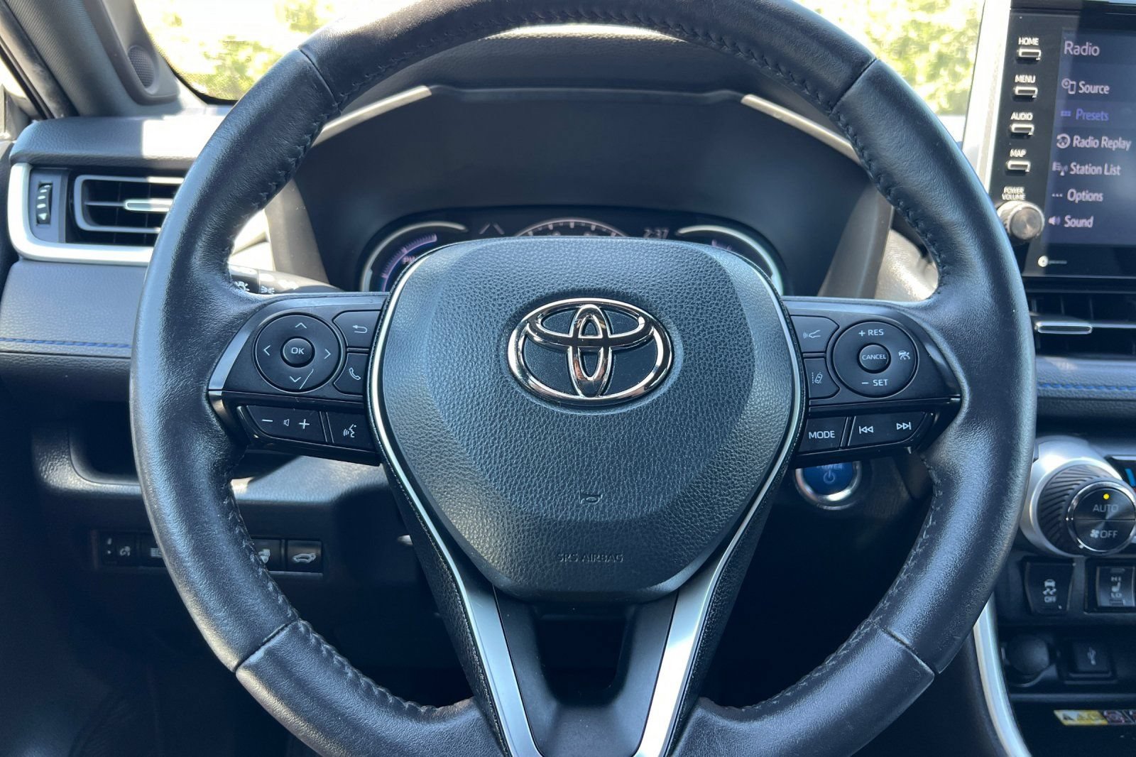 Used 2022 Toyota RAV4 XSE AWD/4WD image 25