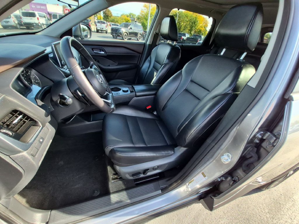 Used 2023 Nissan Rogue SV w/ SV Premium Package AWD/4WD image 11