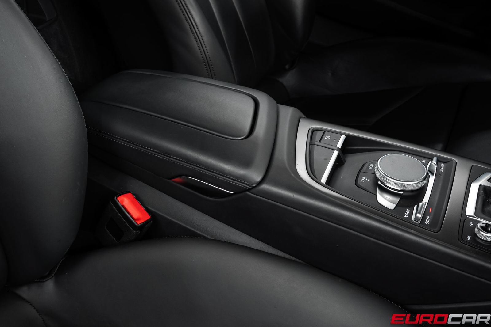 Used 2021 Audi R8 V10 w/ Premium Package RWD image 34