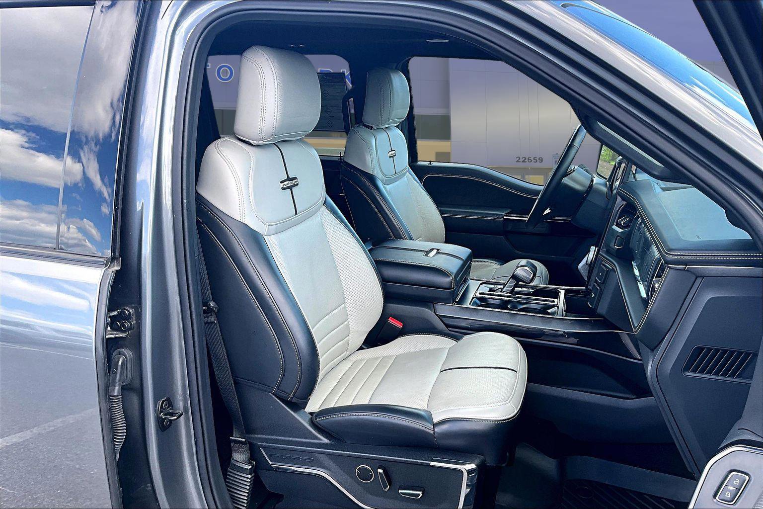 Used 2023 Ford F150 Lightning Platinum image 32