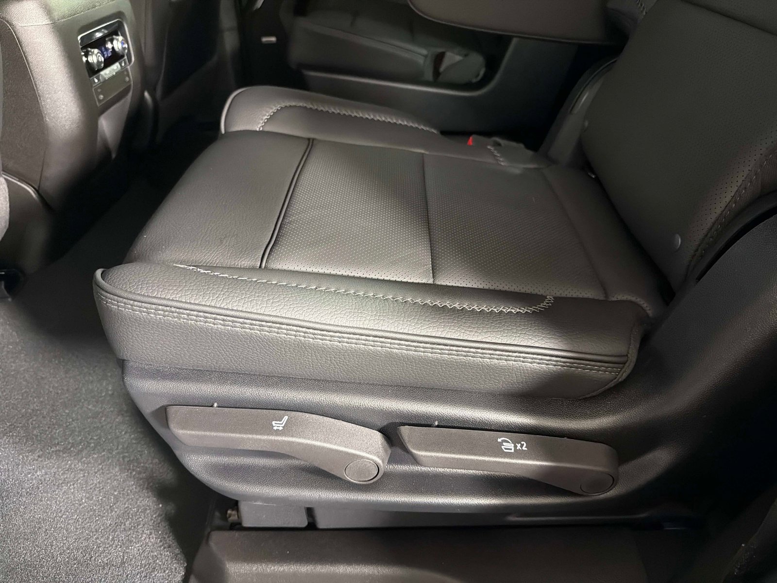 Used 2026 GMC Yukon Denali image 33