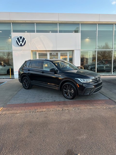 Used 2022 Volkswagen Tiguan SE image 2