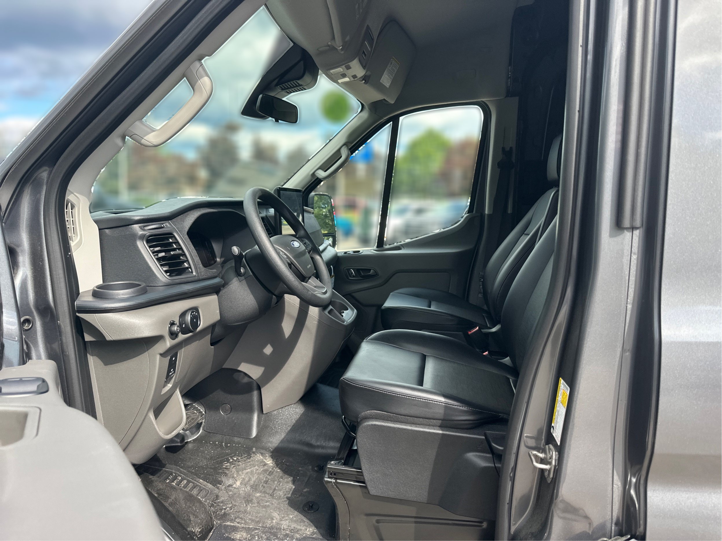 New 2026 Ford Transit 250 148 Medium Roof w/ Load Area Protection Package RWD image 11