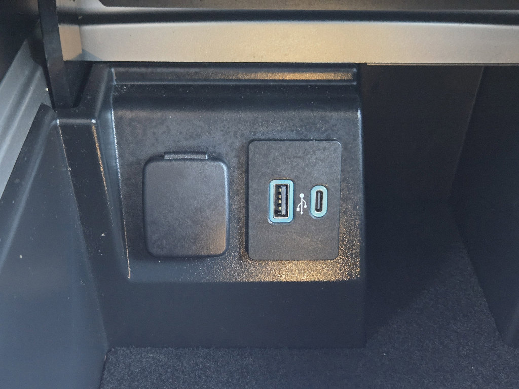 Used 2021 Ford Explorer XLT w/ Equipment Group 202A image 22