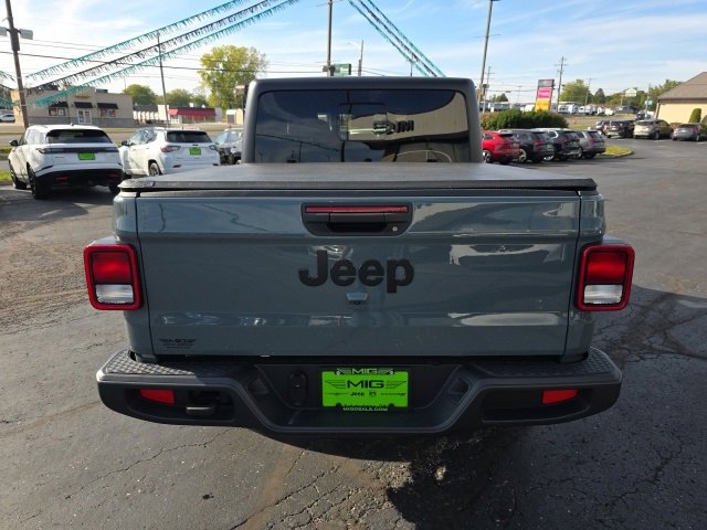 Used 2024 Jeep Gladiator Sport image 5