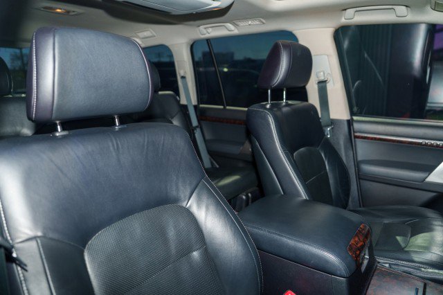 Used 2013 Toyota Land Cruiser image 16