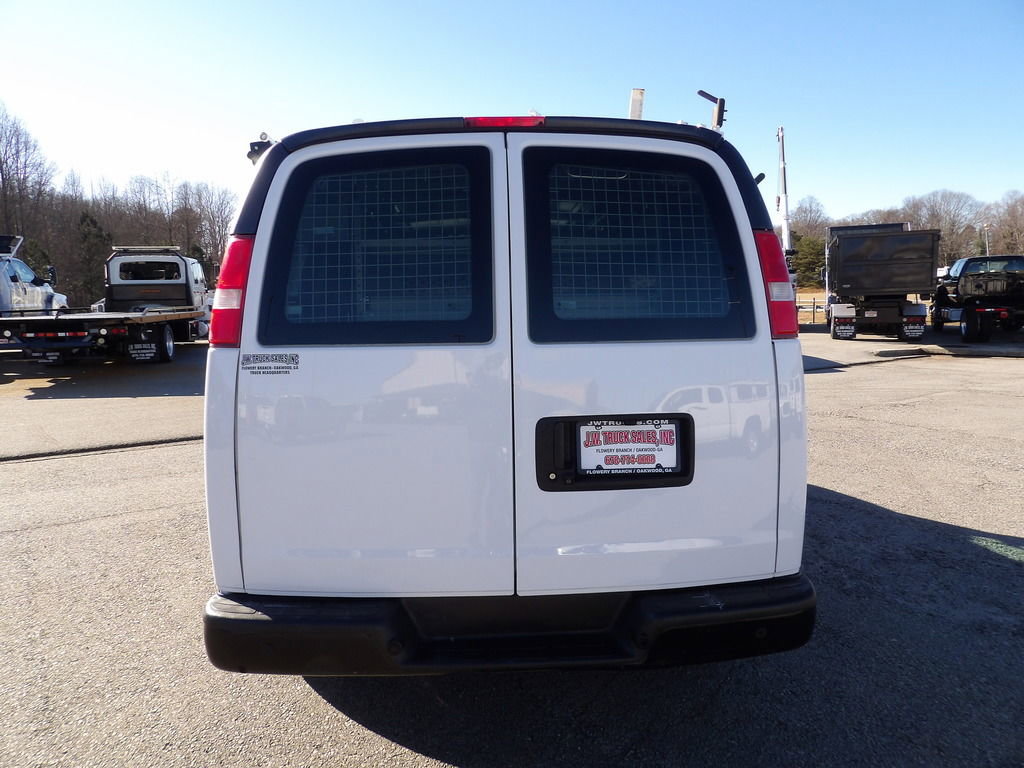 Used 2017 Chevrolet Express 2500 image 6